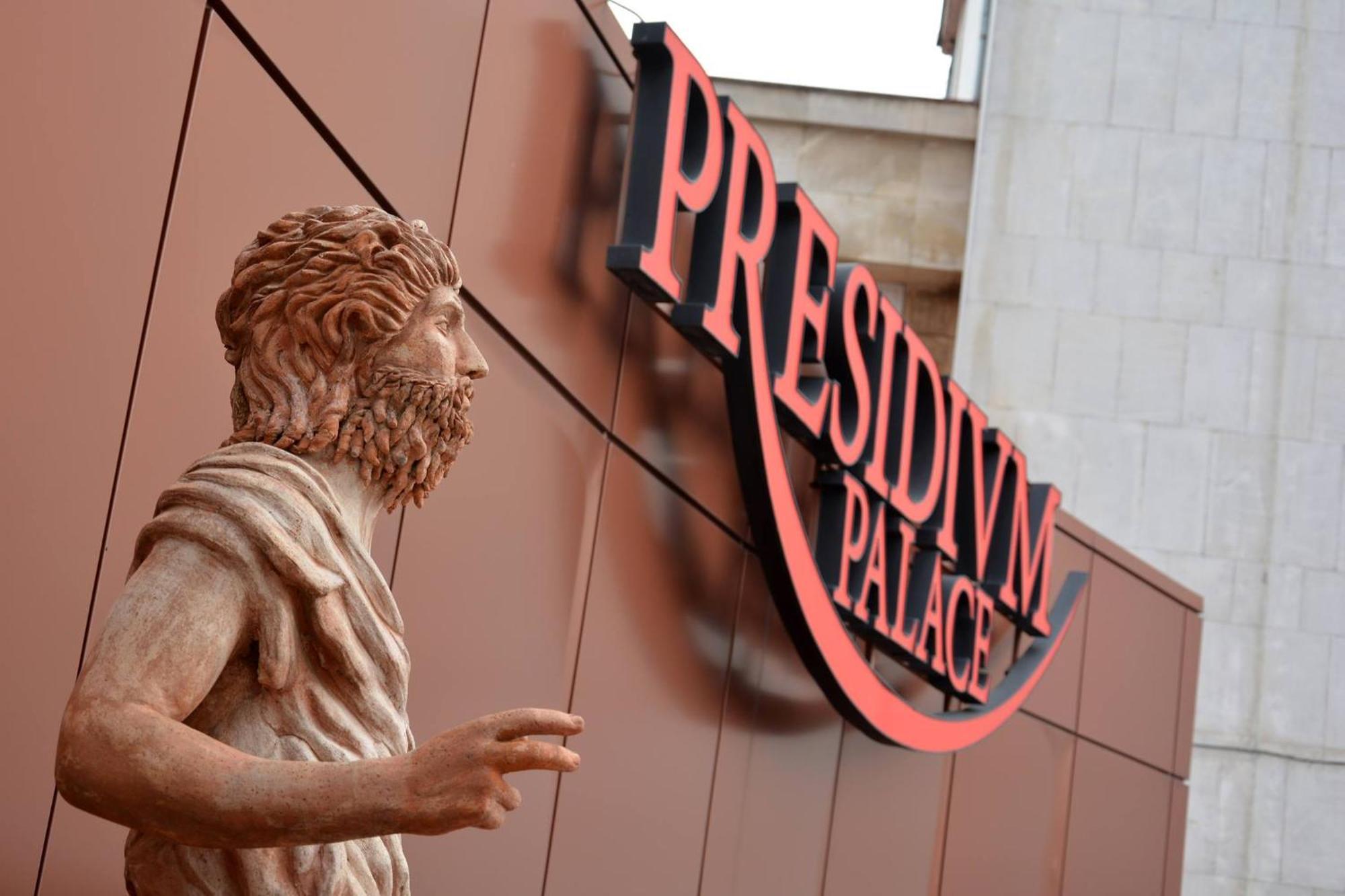 Hotel Presidivm Palace Lovech Exterior photo