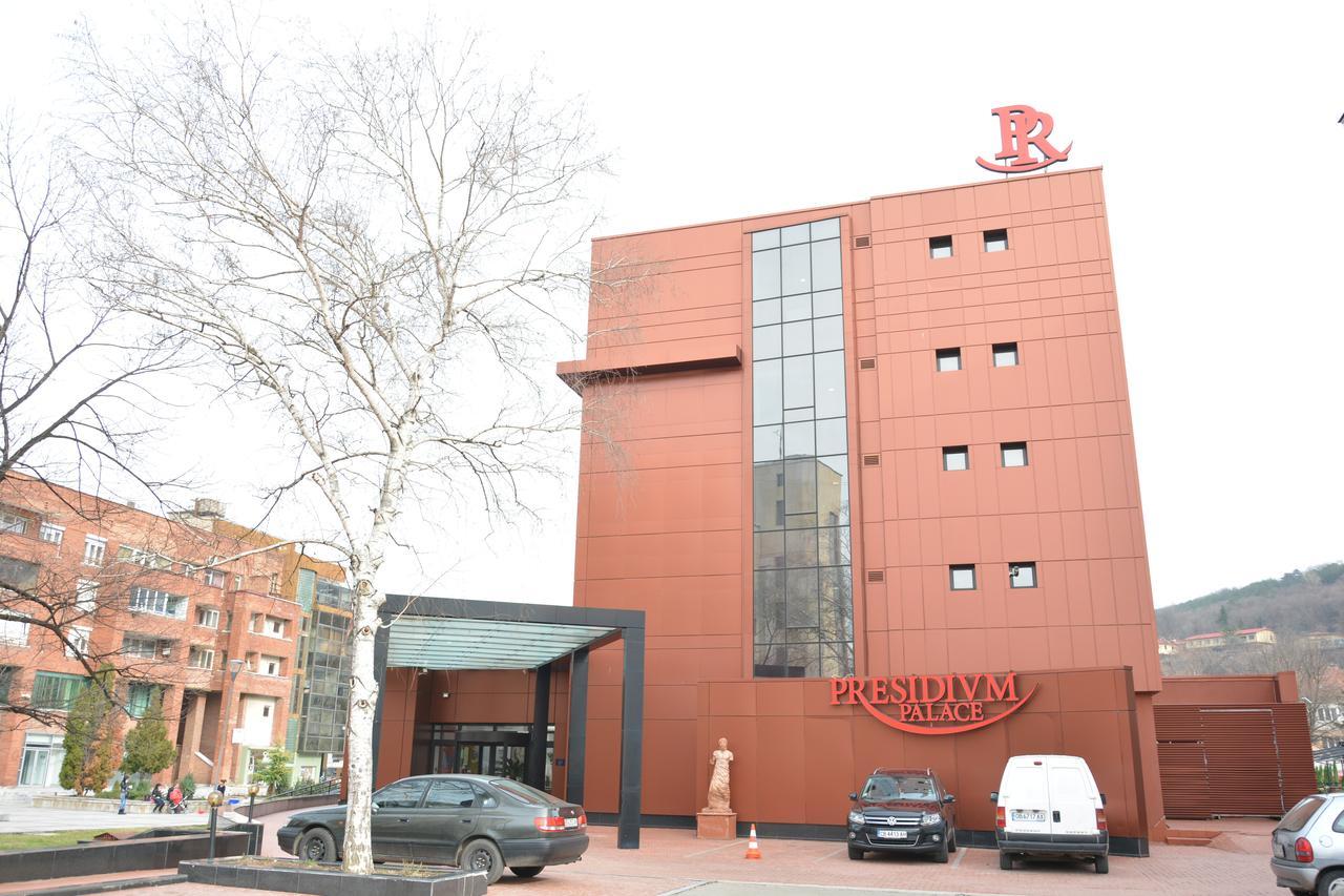 Hotel Presidivm Palace Lovech Exterior photo